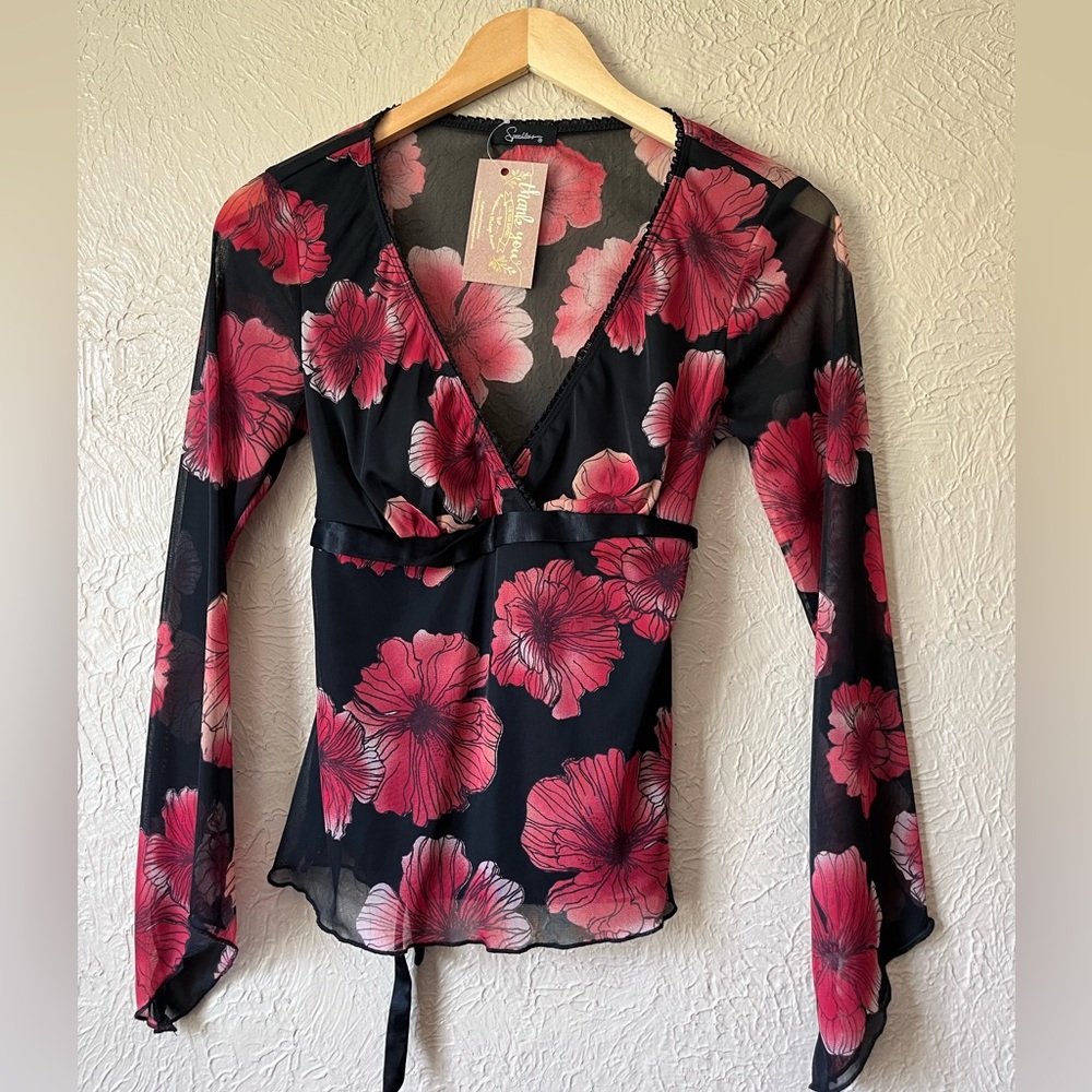 Vintage 90s 00s Y2K floral top with bell sleeves